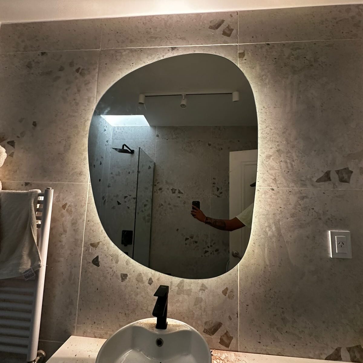 Espejo ovalado con luz LED